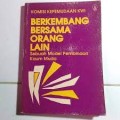 Berkembang Bersama Orang Lain; Sebuah Model Pembinaan Kaum Muda